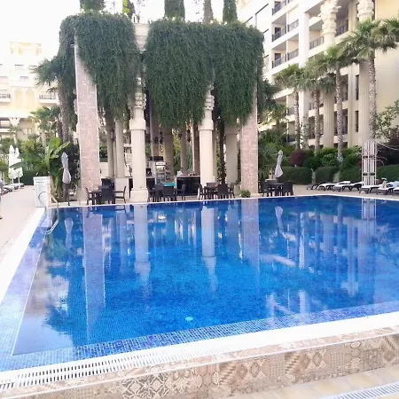 アパート Golden Sands Hotel *